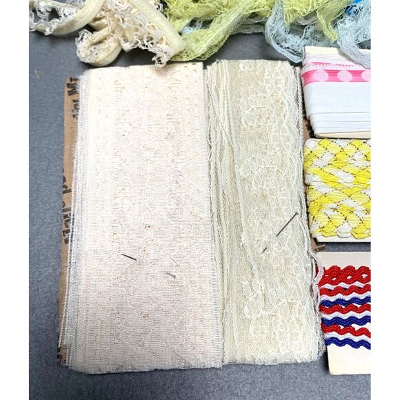 31 Yards Assorted Lace & Trim Bundle - Ruffle Lace Ric Rac Crochet Trim - Picture 2 of 8